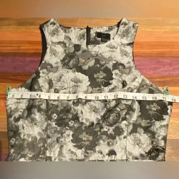 Banana Republic BR Monogram Sleeveless Sheath, size 6 - Picture 4 of 8